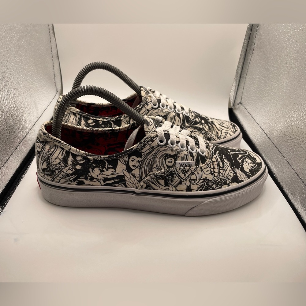 Vans X Marvel Comics era women’s sneakers size 8.5 - Picture 2 of 9